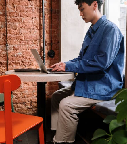 man on a computer finding reviews for LinkGraph's SEO expertise