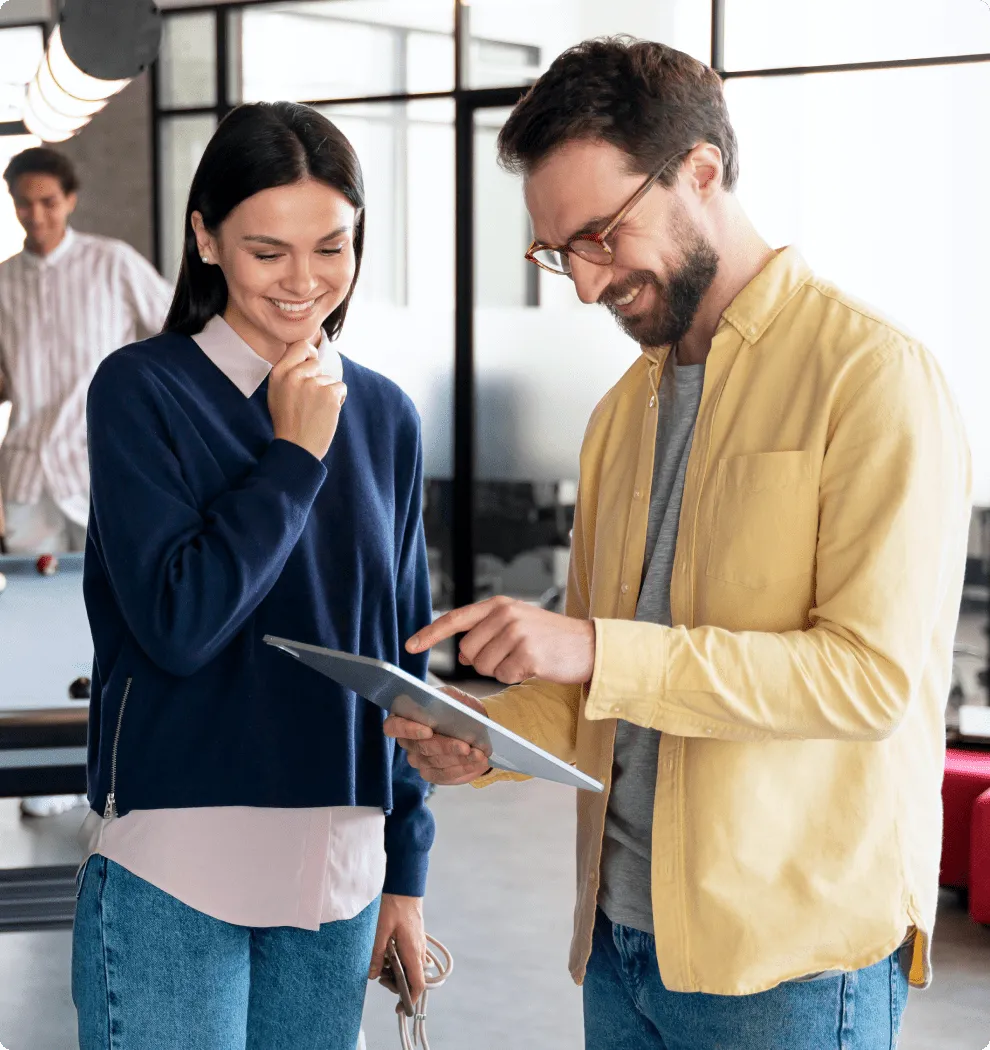 /wp-content/uploads/2022/04/coworkers-collaboration-modern-office-tablet-min-1.webp